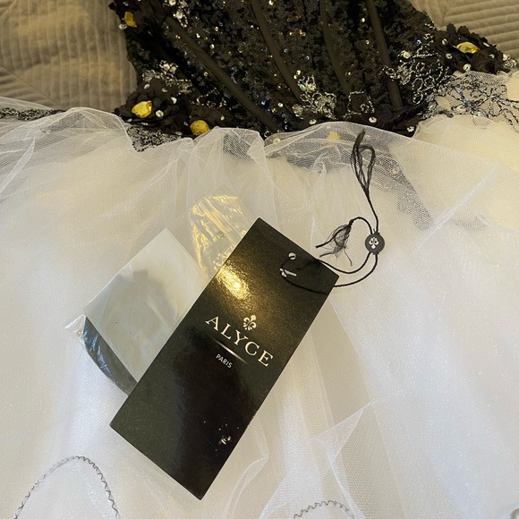 Prom dress 00 - Picture 7 of 9